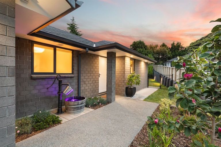 Photo of property in 31 Mooring Close, Whitby, Porirua, 5024