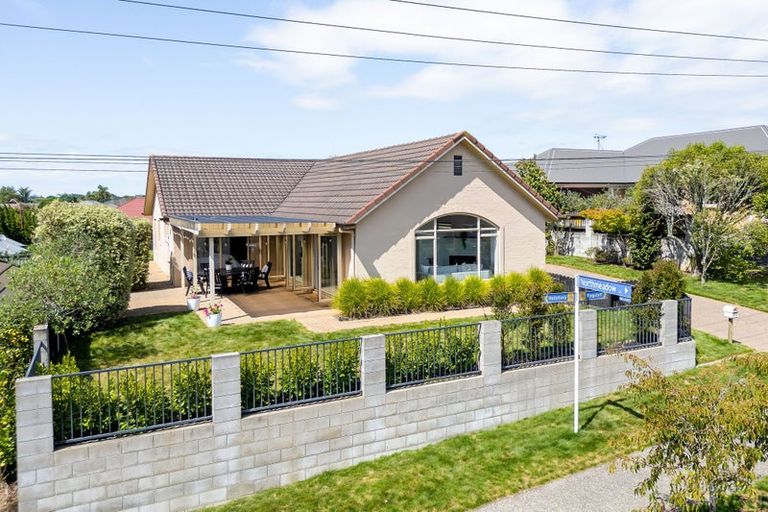 Photo of property in 122 Rototuna Road, Rototuna, Hamilton, 3210