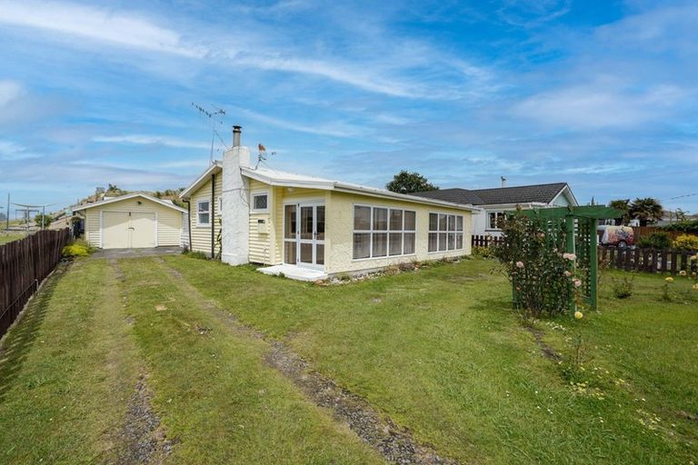 Photo of property in 48 Seabury Avenue, Foxton Beach, Foxton, 4815