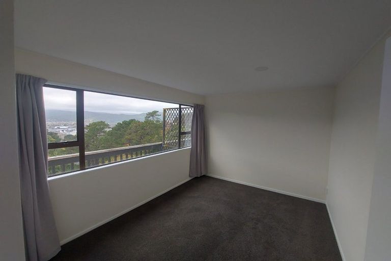 Photo of property in 66 Miromiro Road, Normandale, Lower Hutt, 5010