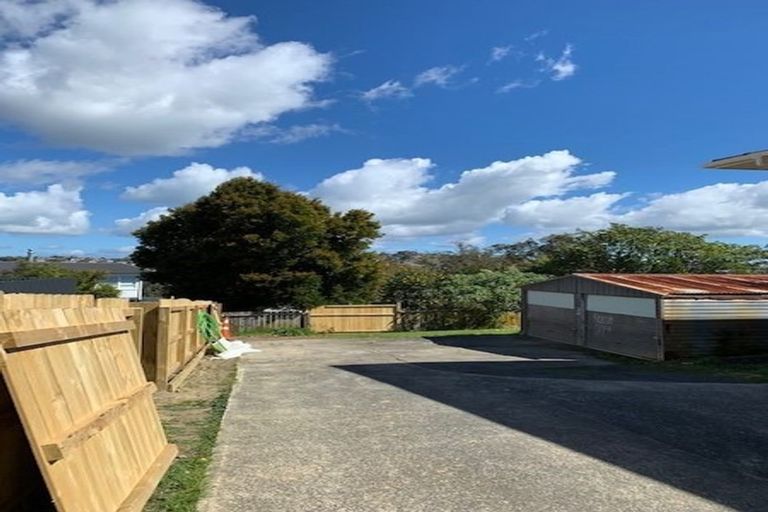 Photo of property in 2/165 Chivalry Road, Glenfield, Auckland, 0629