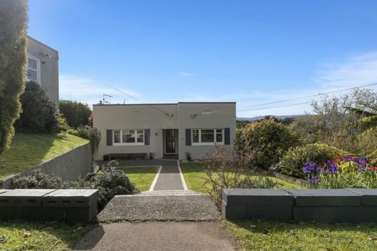 Photo of property in 132 Miromiro Road, Normandale, Lower Hutt, 5010