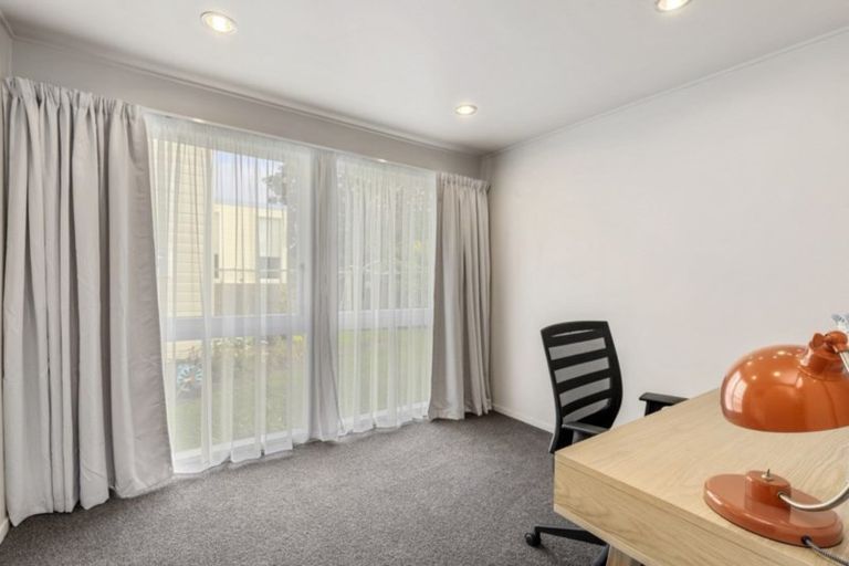 Photo of property in 15 Haast Close, Kelson, Lower Hutt, 5010