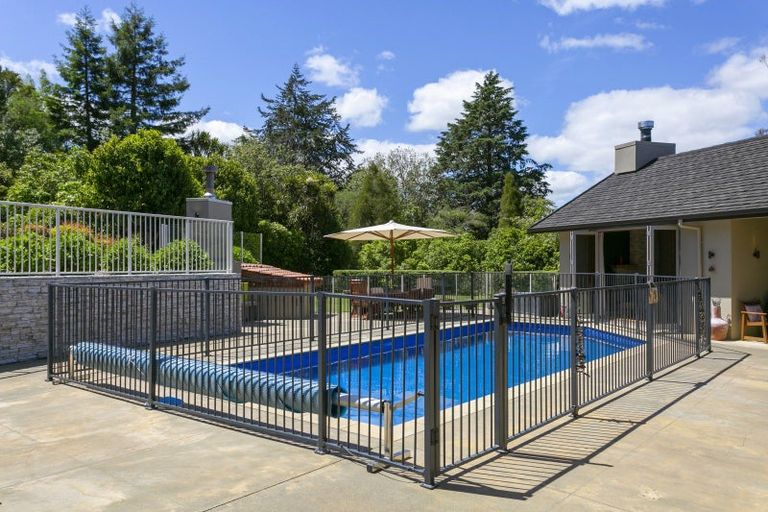 Photo of property in 5 Cameron Drive, Acacia Bay, Taupo, 3385