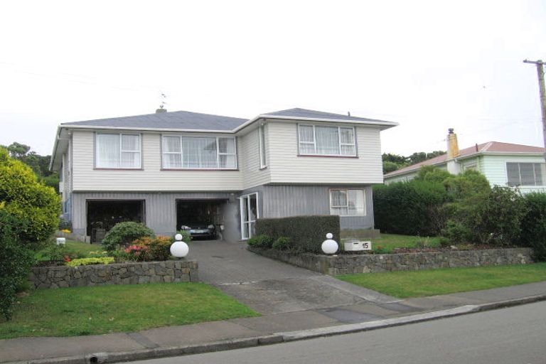 Photo of property in 15 Trebann Street, Paparangi, Wellington, 6037