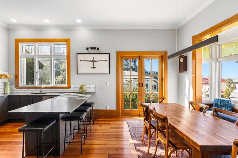 Photo of property in 16 Brewster Street, Bluff Hill, Napier, 4110