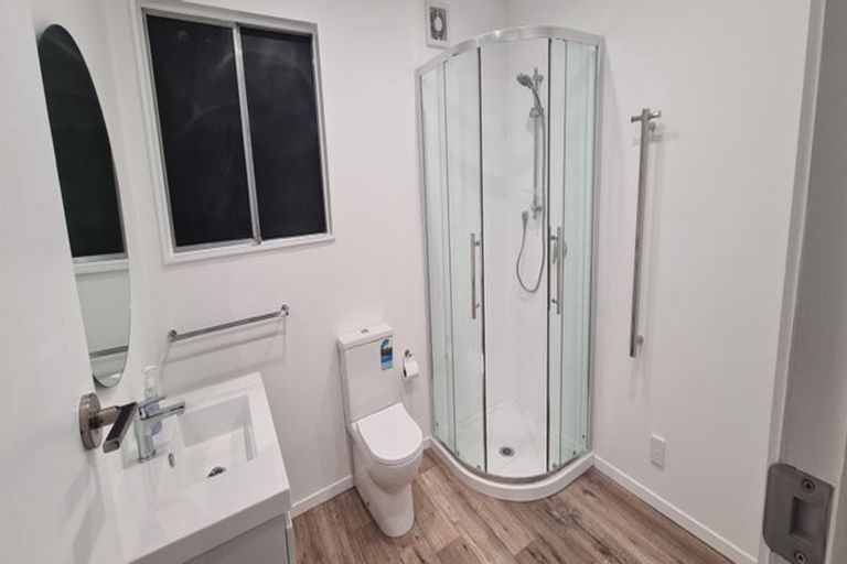 Photo of property in 1/4 Glanmire Road, Newlands, Wellington, 6037