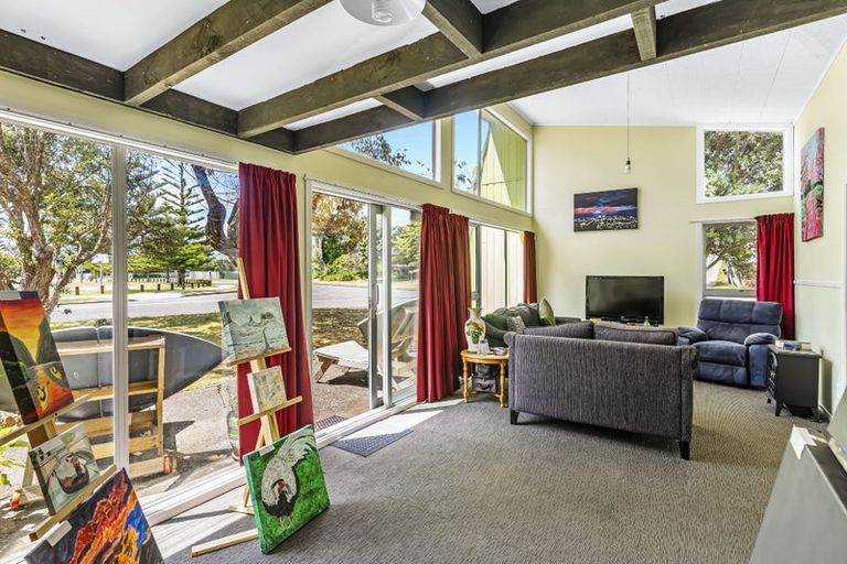 Photo of property in 41 Queens Road, Waikanae Beach, Waikanae, 5036