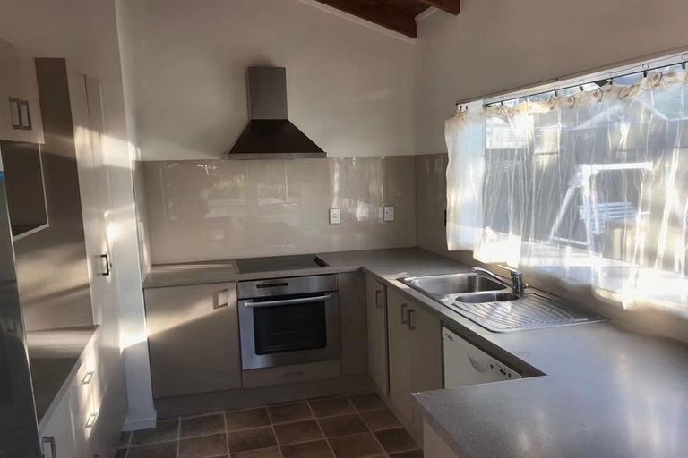 Photo of property in 3/431 East Coast Road, Mairangi Bay, Auckland, 0630