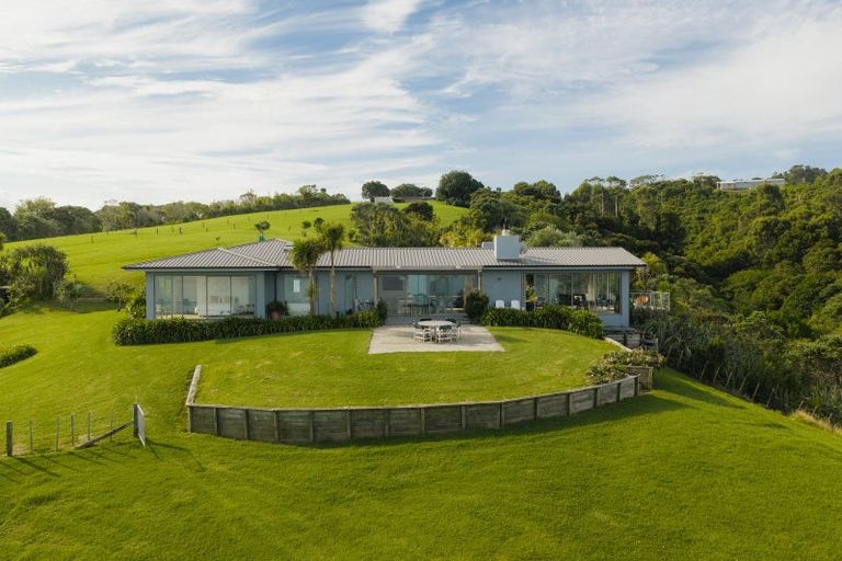 Photo of property in 1024 Takatu Road, Tawharanui Peninsula, Matakana, 0986
