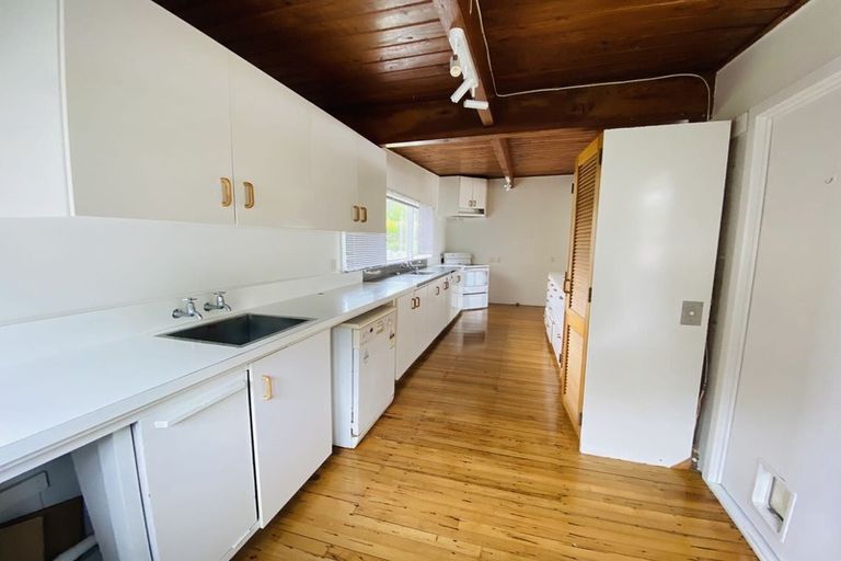 Photo of property in 156 Bleakhouse Road, Mellons Bay, Auckland, 2014