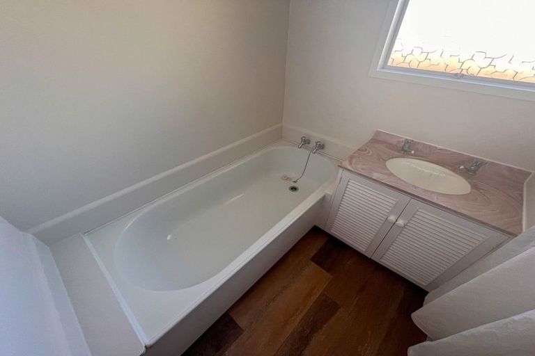 Photo of property in 2/468a Greers Road, Bishopdale, Christchurch, 8053