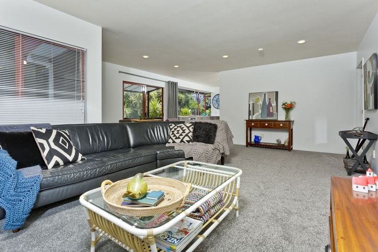 Photo of property in 2/16 Redwing Street, Browns Bay, Auckland, 0630