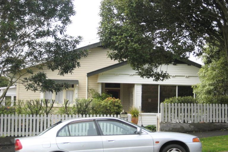 Photo of property in 15 Peace Avenue, Moturoa, New Plymouth, 4310