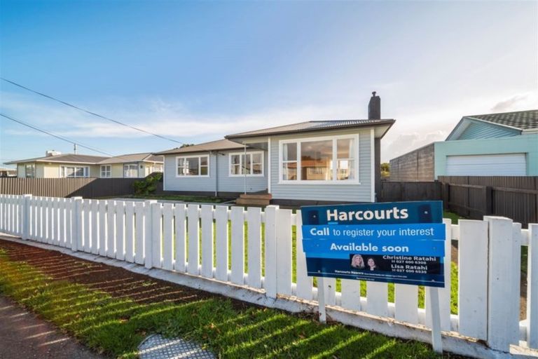 Photo of property in 5 Murray Avenue, Hawera, 4610
