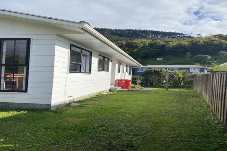 Photo of property in 10 Westra View, Tawa, Wellington, 5028