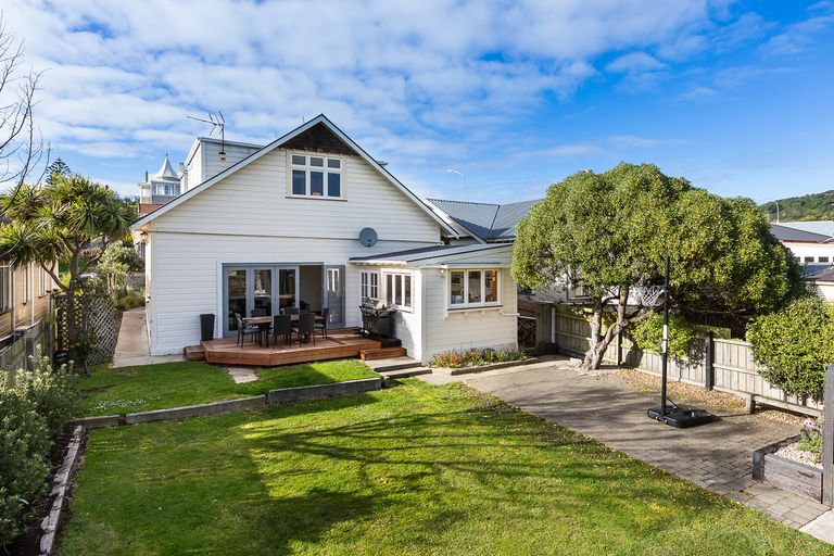 Photo of property in 180 Victoria Road, Saint Clair, Dunedin, 9012