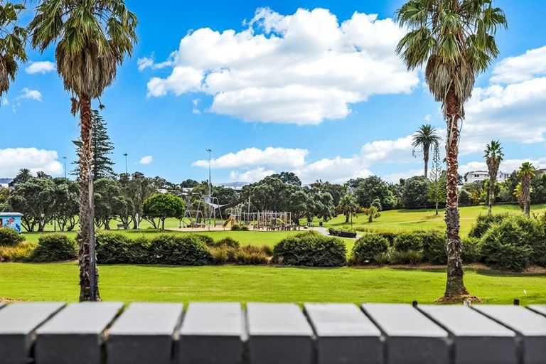 Photo of property in 44 William Bayes Place, Red Beach, 0932