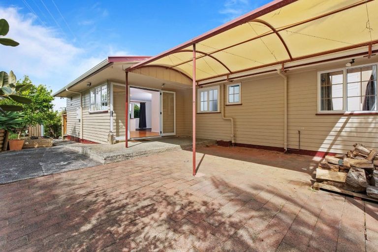 Photo of property in 12 Webb Place, Forrest Hill, Auckland, 0620