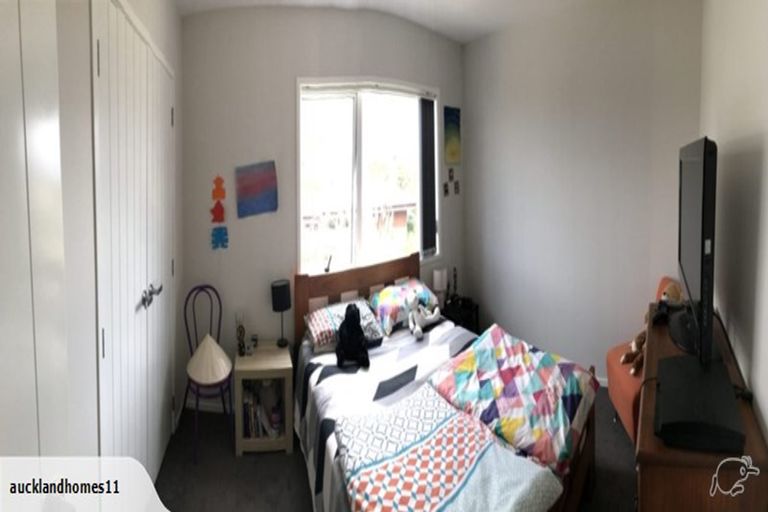 Photo of property in 4 Ruhanui Lane, Pakuranga Heights, Auckland, 2010