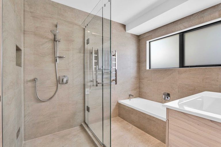 Photo of property in 17 Chatswood Grove, Fitzroy, New Plymouth, 4312