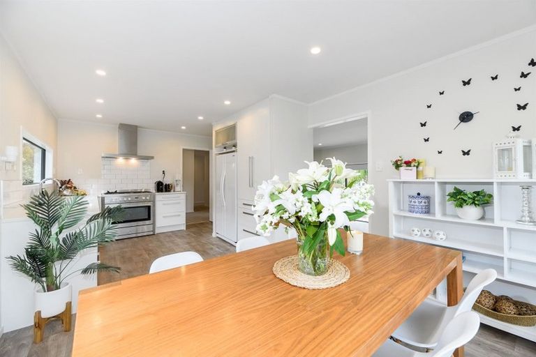 Photo of property in 8 Serrata Place, Browns Bay, Auckland, 0630