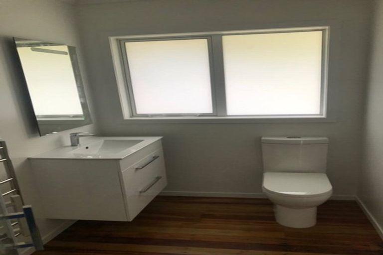 Photo of property in 2/74 Creswick Terrace, Northland, Wellington, 6012