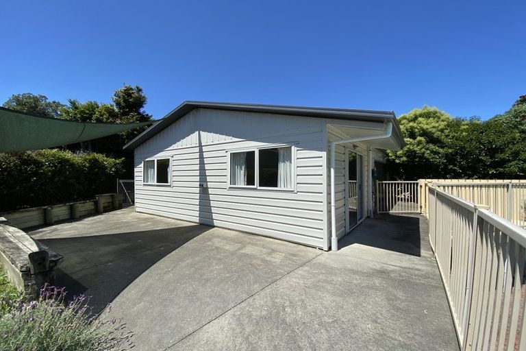 Photo of property in 41 Cron Avenue, Te Atatu South, Auckland, 0610