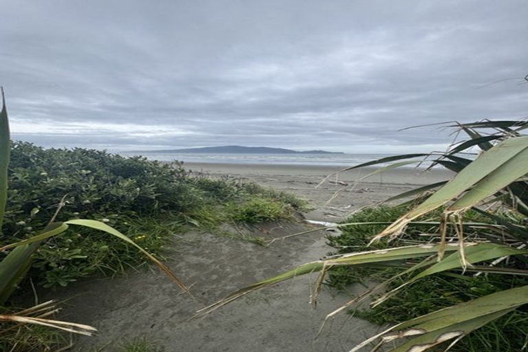 Photo of property in 69 Field Way, Waikanae Beach, Waikanae, 5036