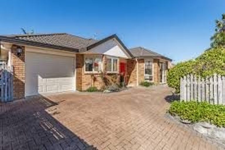 Photo of property in 11 Angel Way, Stanmore Bay, Whangaparaoa, 0932