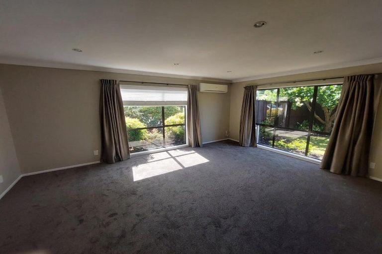 Photo of property in 4 Glenburn Place, Avonhead, Christchurch, 8042