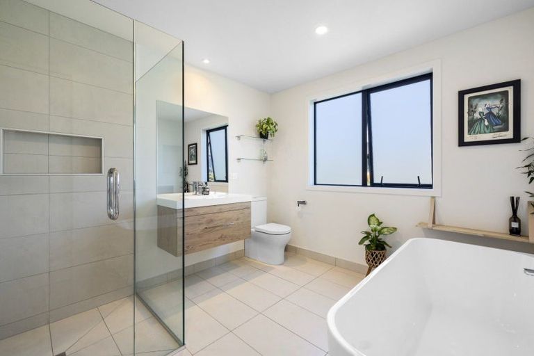 Photo of property in 12 Kereru Crescent, Wanaka, 9305