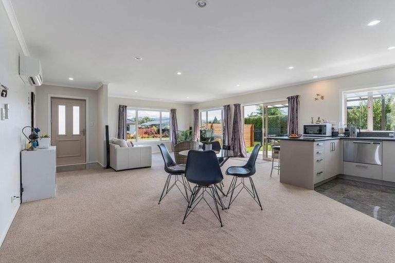 Photo of property in 6 Madison Street, Carterton, 5713