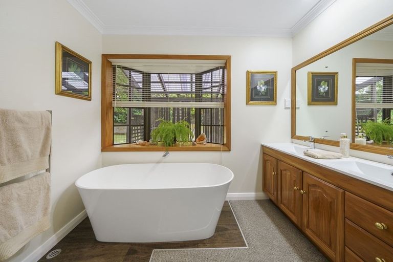 Photo of property in 7 Saint Johns Terrace, Tawa, Wellington, 5028