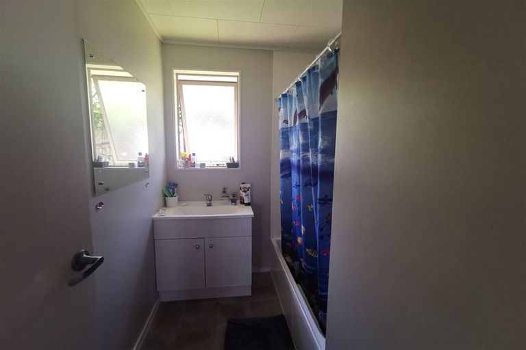 Photo of property in 48 Candia Road, Swanson, Auckland, 0614