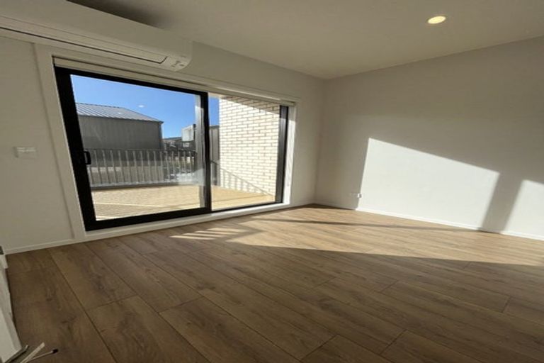 Photo of property in 4/28 Westgate Drive, Westgate, Auckland, 0614