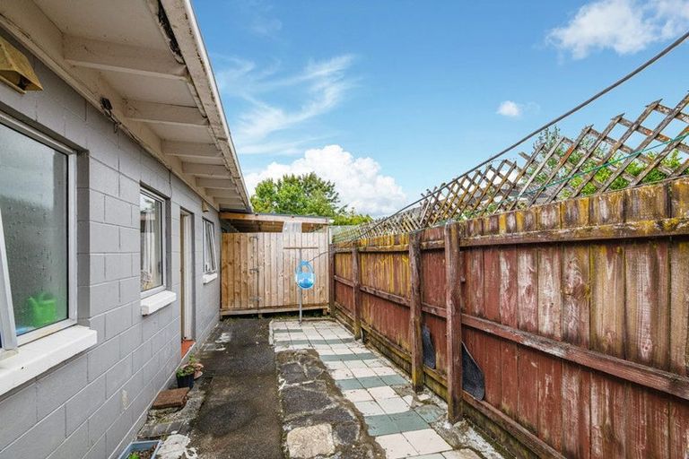 Photo of property in 4/92 Titirangi Road, New Lynn, Auckland, 0600