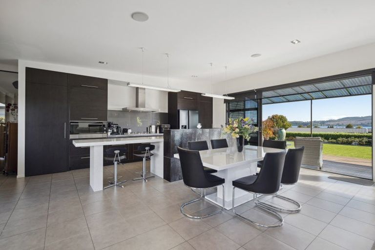 Photo of property in 9 Pukenamu Road, Rainbow Point, Taupo, 3330