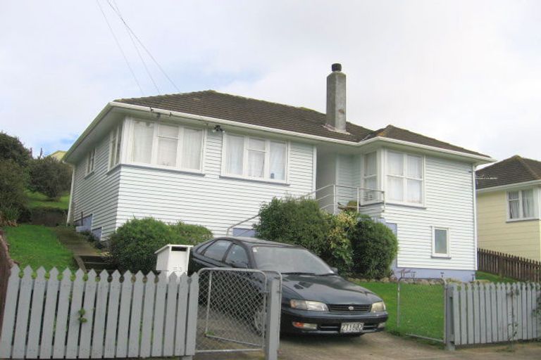 Photo of property in 53 Davidson Crescent, Tawa, Wellington, 5028