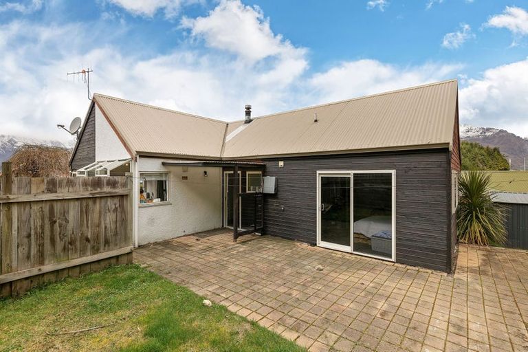 Photo of property in 18 Greenstone Place, Fernhill, Queenstown, 9300