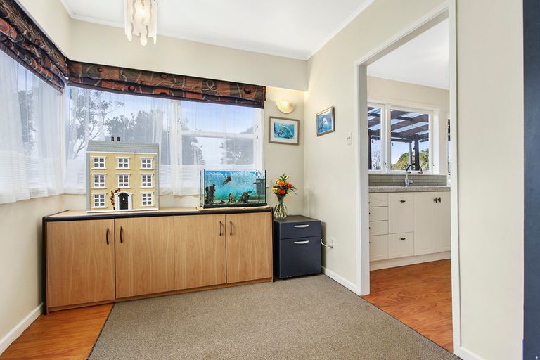Photo of property in 13 Pendlebury Street, Green Bay, Auckland, 0604