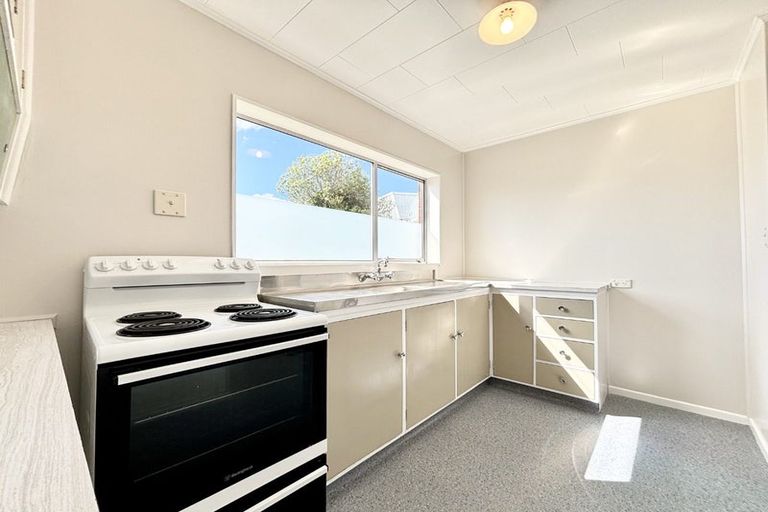 Photo of property in 3/12 Fraser Street, Wainuiomata, Lower Hutt, 5014