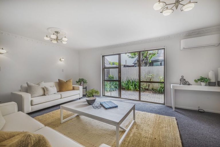 Photo of property in 2/278 Memorial Avenue, Burnside, Christchurch, 8053