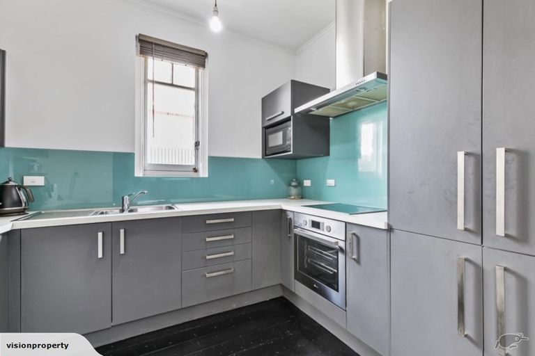 Photo of property in 142 Titirangi Road, New Lynn, Auckland, 0600