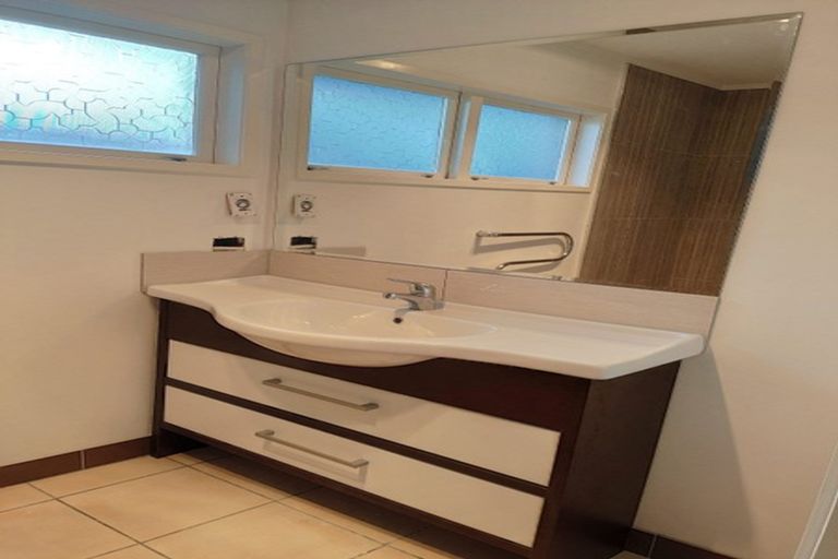 Photo of property in 12 Colwill Road, Massey, Auckland, 0614