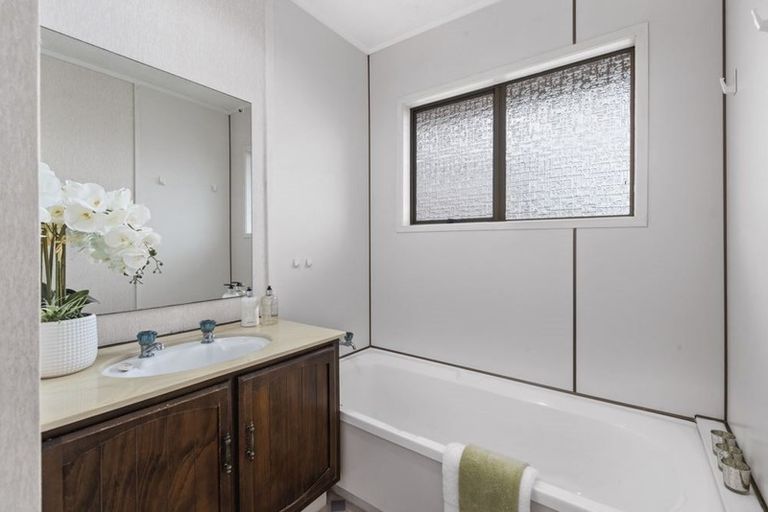 Photo of property in 2/19 Amante Crescent, Mairangi Bay, Auckland, 0630