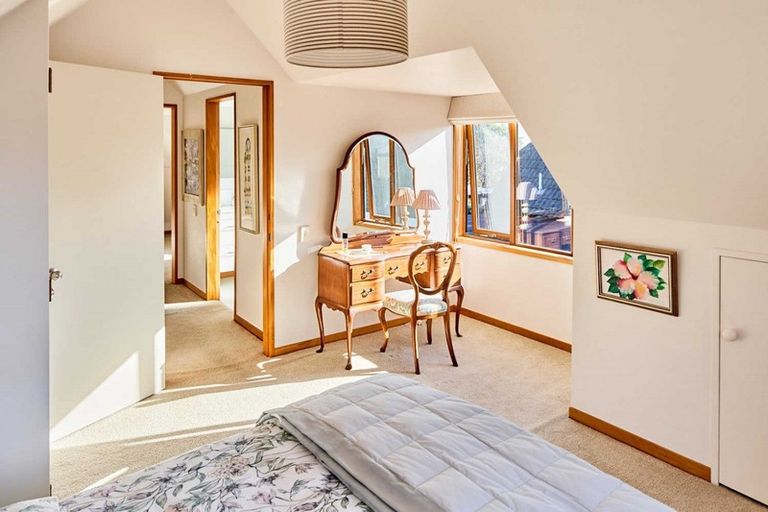 Photo of property in 2/130 Muritai Road, Eastbourne, Lower Hutt, 5013