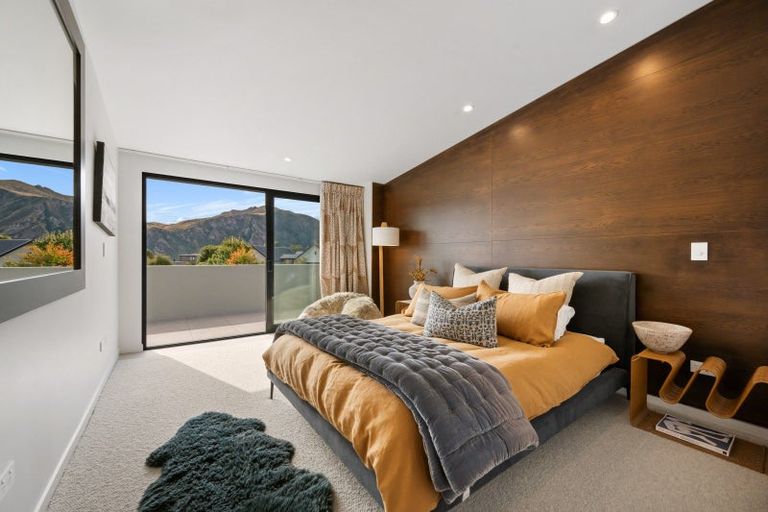 Photo of property in 8b Minaret Ridge, Wanaka, 9305