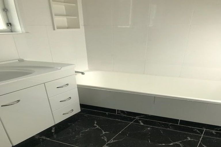 Photo of property in 23 Mirrabooka Avenue, Botany Downs, Auckland, 2010