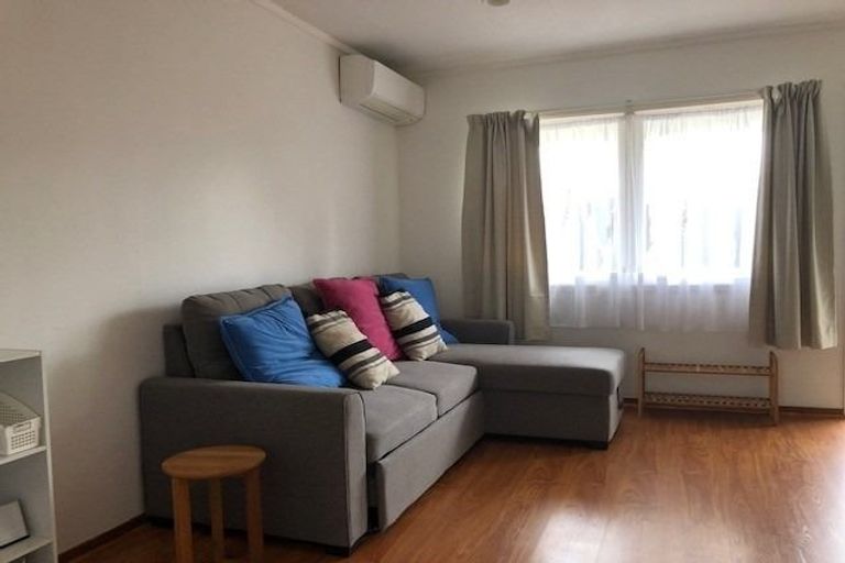 Photo of property in 2/21 Cresta Avenue, Beach Haven, Auckland, 0626